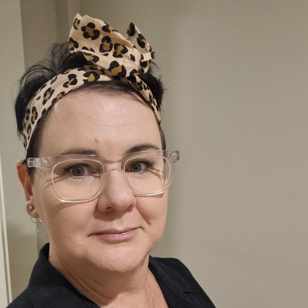 A customer photo wearing the Kiara Wire Headwrap.