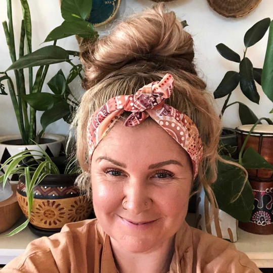 The Sandhills Wire Headwrap styled on a lady.