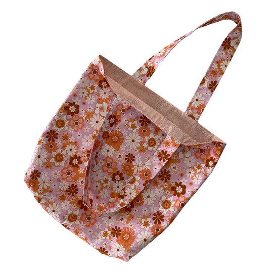 A view of the lining inside the Retro Blooms Pink Blush reversible tote bag, handmade with Jac Slade fabric. Washable, eco-friendly, and perfect for everyday use.