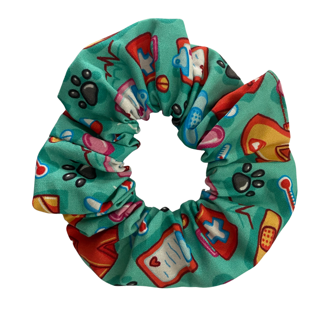 A scrunchie with playful illustrations of pills, paw prints, scrubs, clipboards, and stethoscopes, it’s the perfect hair accessory for doctors, nurses, vets, and medical students alike.