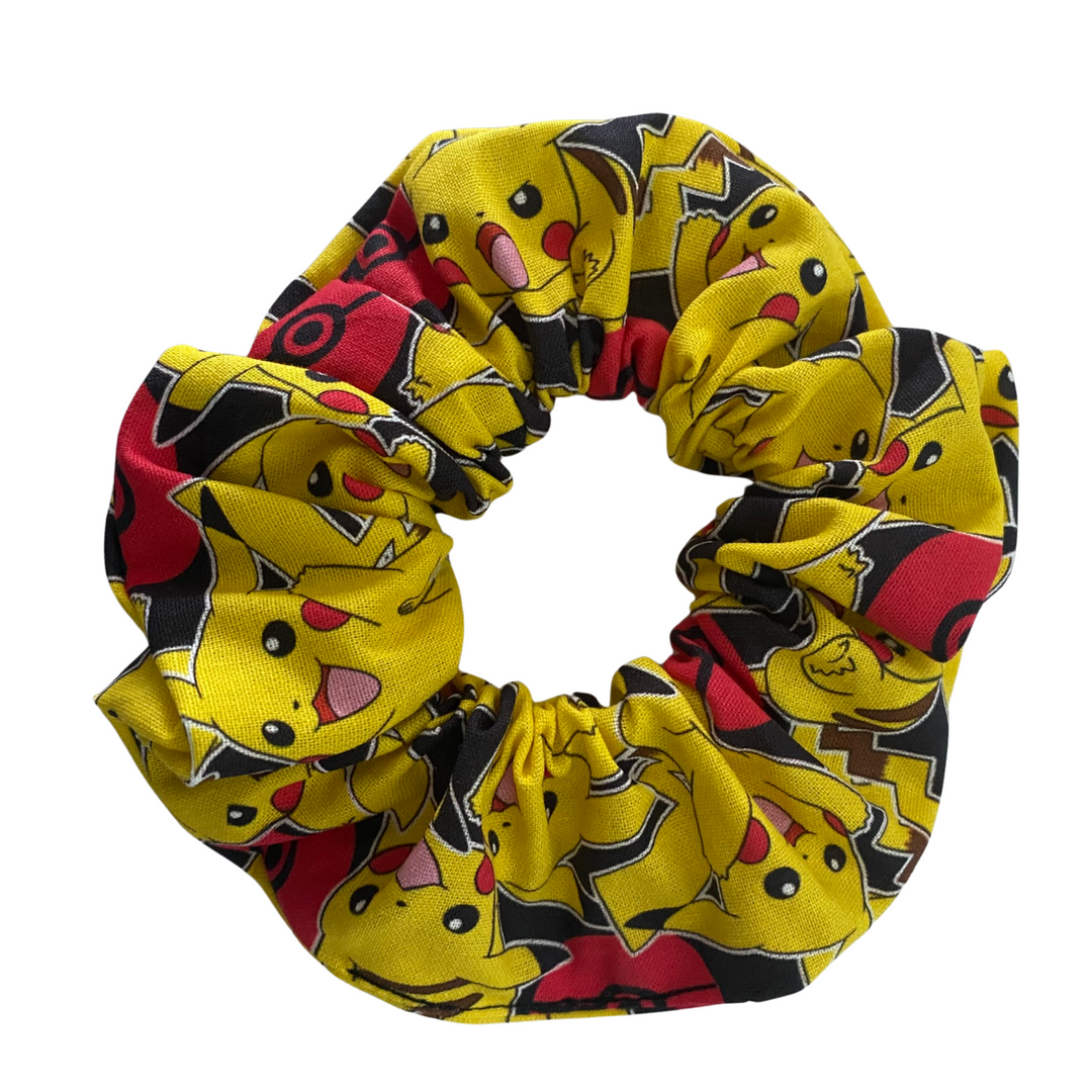 A scrunchie for Pokémon fans, the Nintendo Pokemon Pikachu Packed Fabric brings the iconic Pikachu to life on a vibrant and fun fabric. 