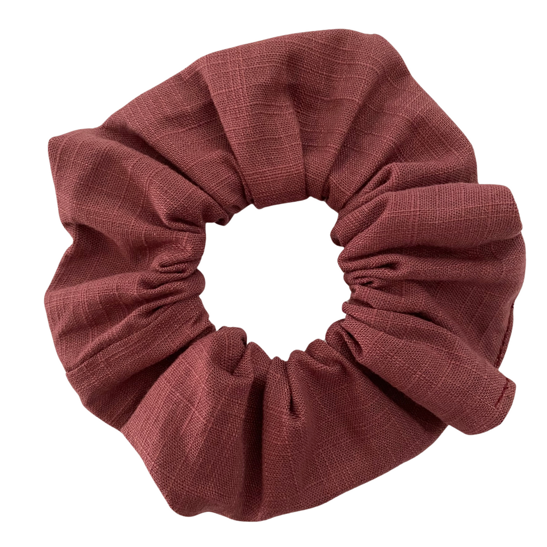 A linen scrunchie in rose colour fabric.